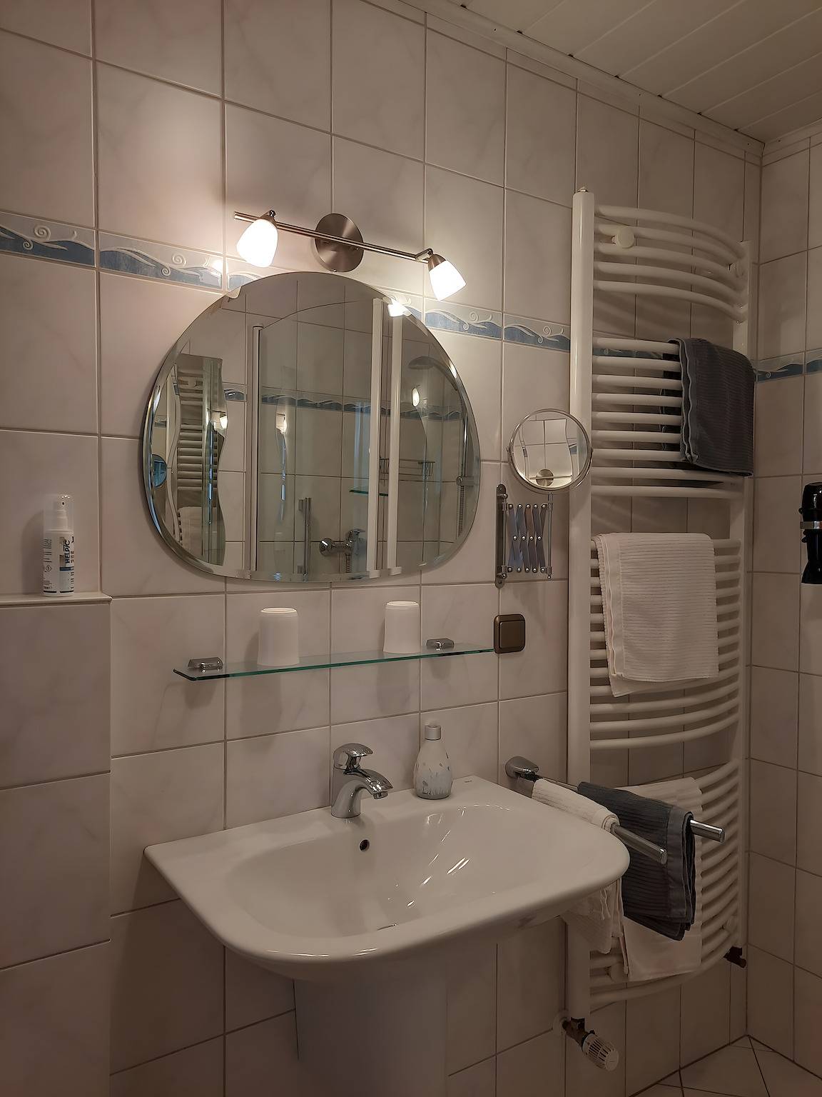 Zimmer 'Typ B Doppelzimmer mit Balkon' mit gemeinsamer Terrasse, Balkon und Wlan in Medebach, die Mittelgebirge