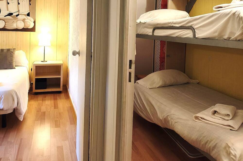 Appartement entier, Studio 2 ch. Piscine, Vues Cadí, Salle de Sport et Aire de Jeux in Enveitg, Parc naturel régional des Pyrénées catalanes