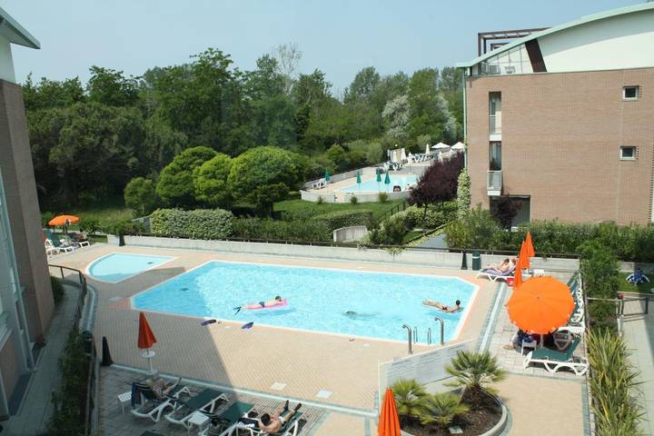 Ferienwohnung für 6 Personen, mit Balkon und Garten sowie Kinderpool und Pool in Bibione Pineda - 2