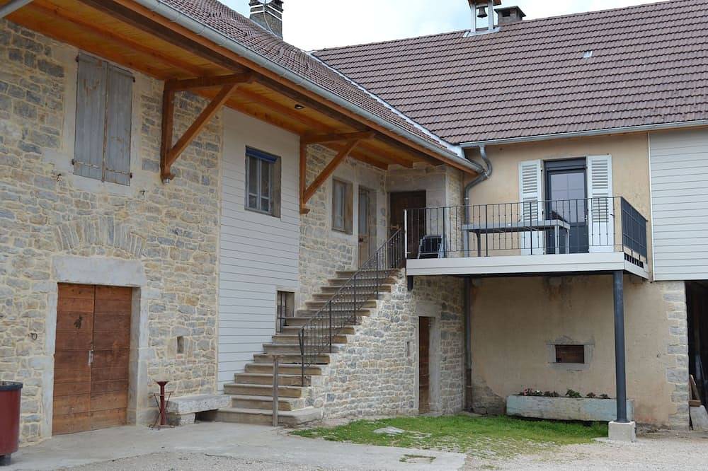 Gîte pour 8 Personnes dans Pannessières, Jura