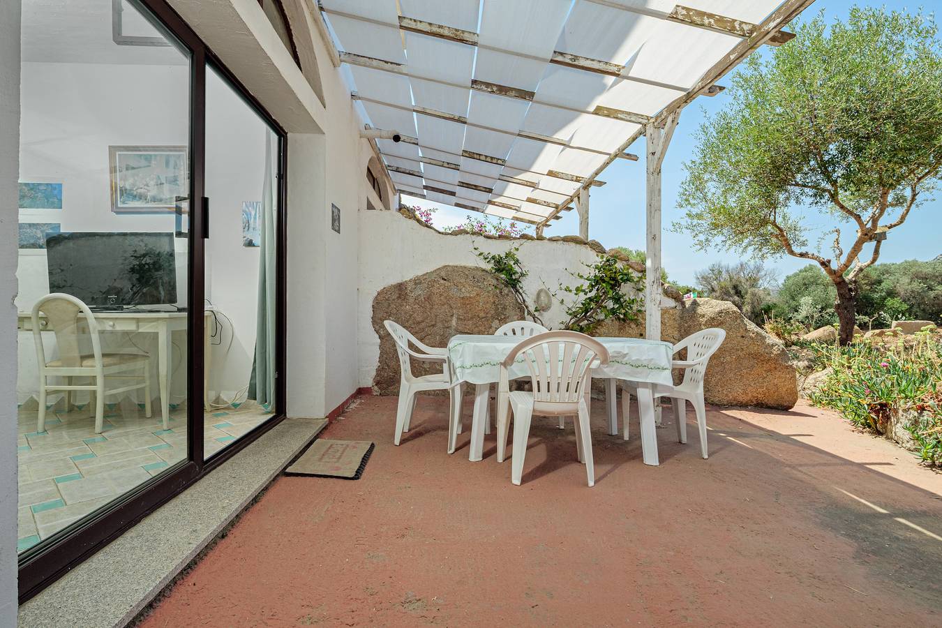 Hel lejlighed, Apartment 'Appartamento Gelsomino' with Mountain View, Private Terrace and Shared Garden in Arzachena, Costa Smeralda