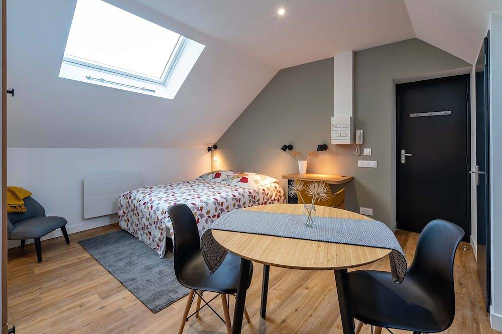 Apartamento entero, Studio C, in the center of town, cosy and warm. in La Roche-sur-Yon, Valle del Loira