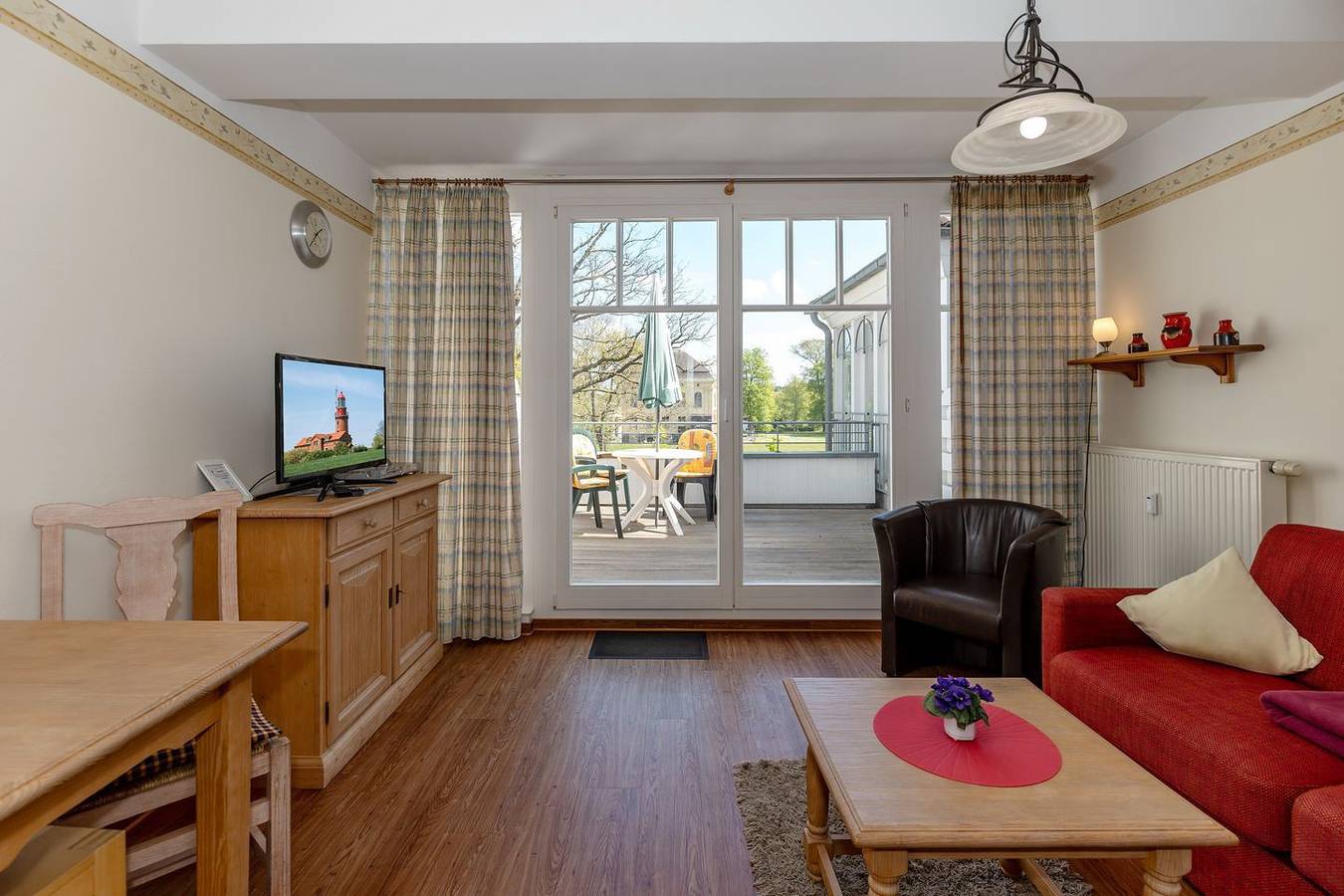 Ganze Wohnung, Ferienwohnung mit großem Balkon und Blick bis zum Meer in direkter Strandlage! in Ostseebad Kühlungsborn, Kühlungsborn