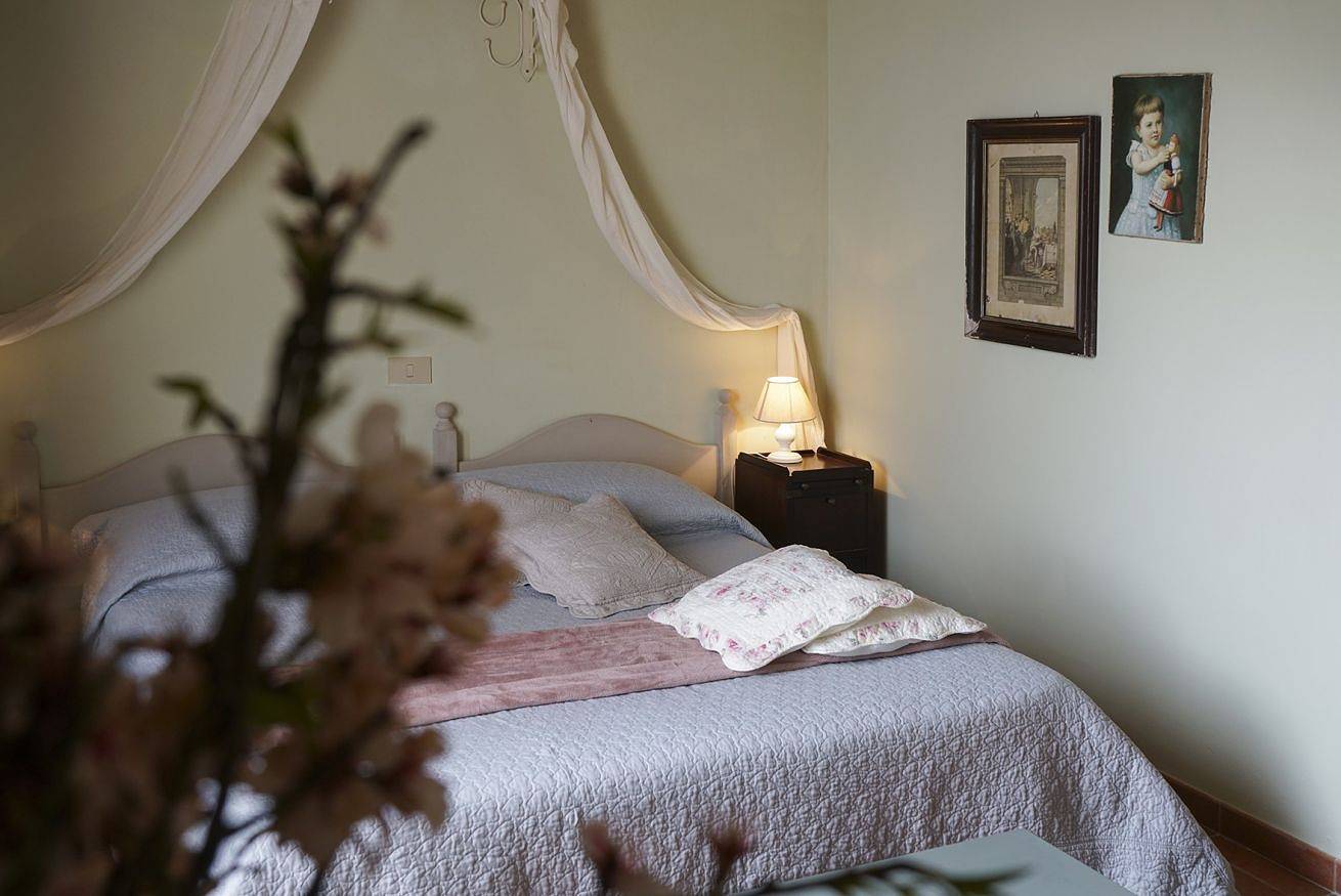 Ganze Wohnung, Sughera, elegantes Schlafzimmer mit Doppelbett in Sassetta, Etruskische Küste