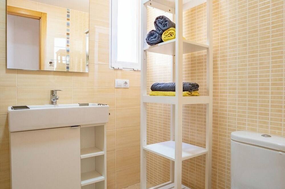 Entire apartment, Moncofa Apartment for 8 A/C - Pool Access Seaside in Moncofa, Costa del Azahar