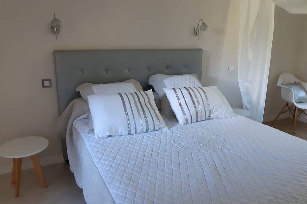 Entire apartment, Le Clos des Pradals – Gîte Champagne: Mountain View, Veranda & Wi-Fi in Banat, Tarascon-sur-Ariège