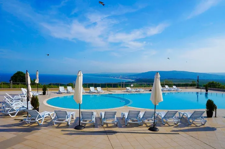 Apartamento de vacaciones para 3 personas, con vistas además de piscina y jardín - 1
