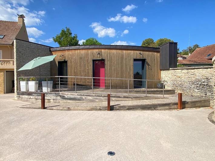Location de vacances pour 4 personnes, avec Terrasse et Jardin ainsi que Piscine et Vue à Nantoux
