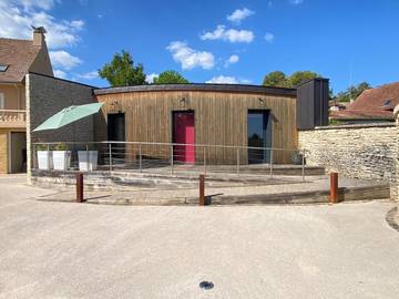 Location de vacances pour 4 personnes, avec jardin ainsi que piscine et vue, animaux acceptés à Nantoux