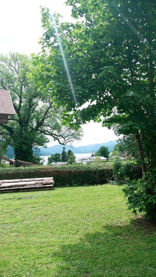 Ferienwohnung für 2 Personen, mit Terrasse und Seeblick sowie Ausblick in Seewalchen am Attersee