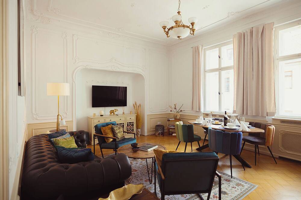 Ganze Wohnung, Exklusive Ferienwohnung Arthur in historischem Stadthaus in zentraler Bestlage! in Zeitz, Saale-Unstrut