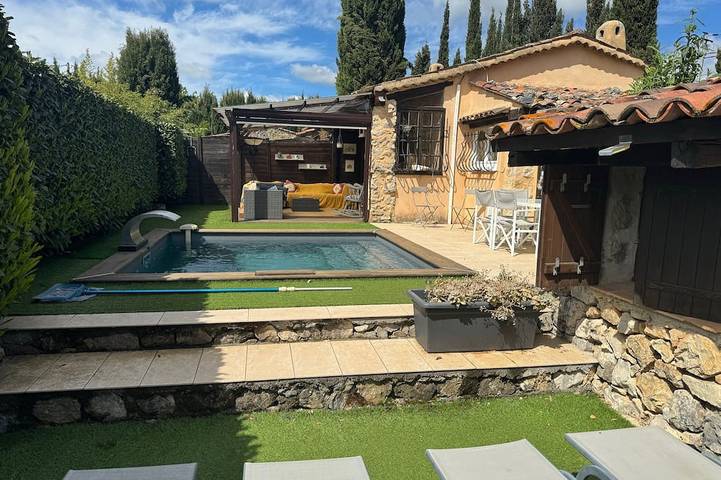 Maison de vacances pour 6 personnes, avec jardin et jacuzzi à Saint-Cézaire-sur-Siagne