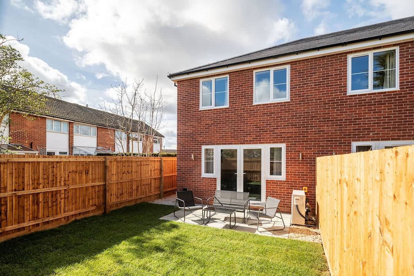 Perfect Booking   3 Bed   Spacious Parking in Churchdown, Gloucestershire