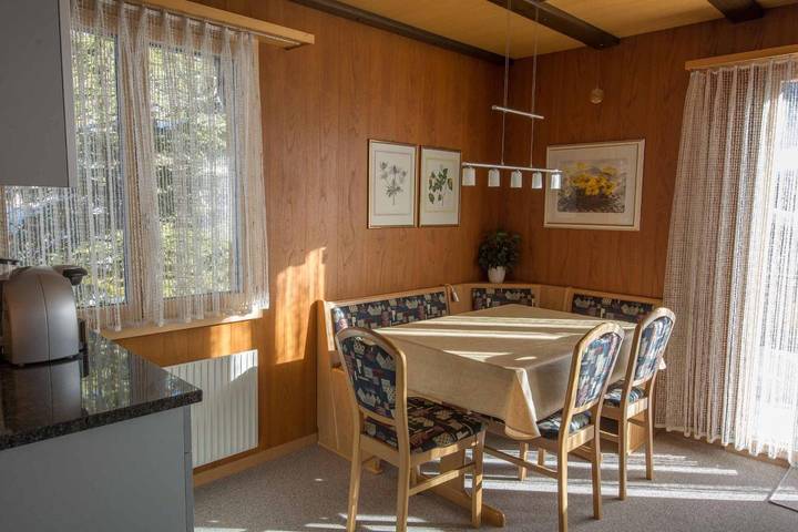 Ganze Wohnung, Grosse Ferienwohnung  an ruhiger Lage, mit herrlicher Aussicht auf die Berge. in Adelboden, Frutigen - Lenk - Adelboden