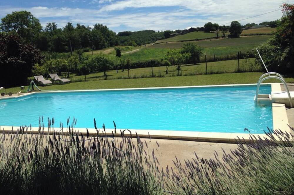 Jardin avec vue, grande piscine et mas divisé in Chabrillan, Région de Die