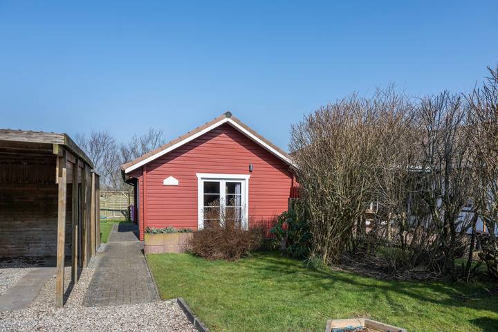 Ganze Wohnung, 'Blockhaus An Der Nordsee' mit privater Terrasse, Garten und Wi-Fi in Tönning, Halbinsel Eiderstedt