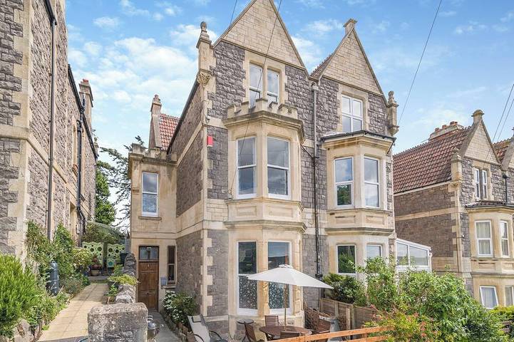 Holiday rental for 10 people, with garden in Weston-Super-Mare