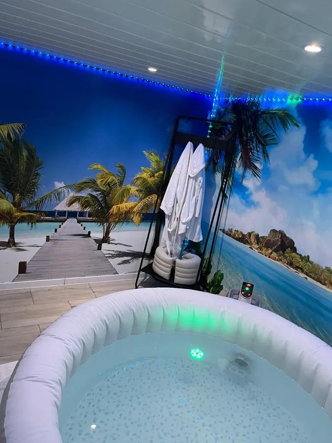 Apartamento de vacaciones para 2 personas, con terraza además de jacuzzi y jardín - 1