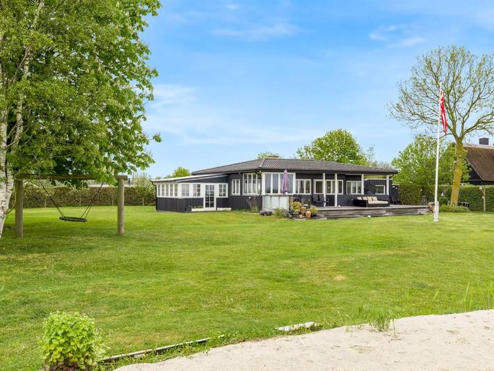 Ferienhaus für 8 Personen, mit Terrasse in Binderup Strand