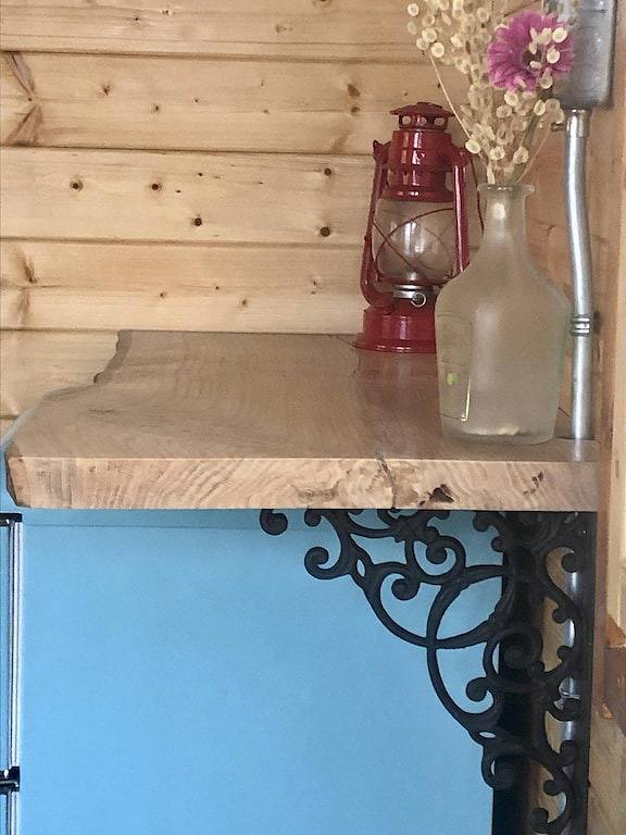 Discover Funky Bunky: Your Rustic Retreat 5 Min from Nelson in Nelson (Britisch-Kolumbien), Whitewater Ski Resort