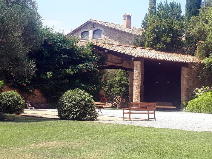 Casa rural para 24 personas, con Terraza y Jardín además de Piscina y Vistas en Pla de l'Estany
