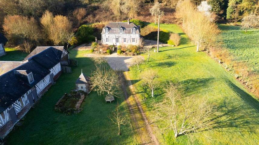 Location de vacances pour 8 personnes, avec Terrasse ainsi que Jardin et Vue à Manerbe