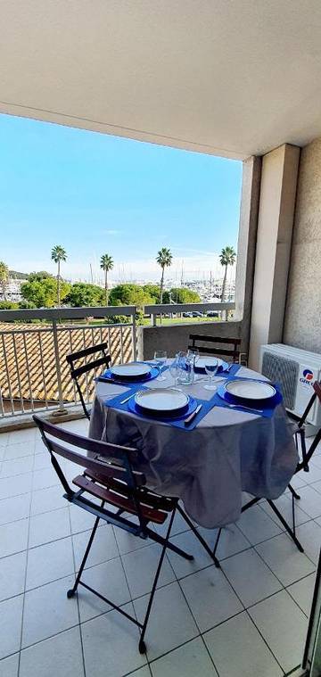 Gîte pour 4 personnes, avec vue et terrasse dans Gare D Antibes