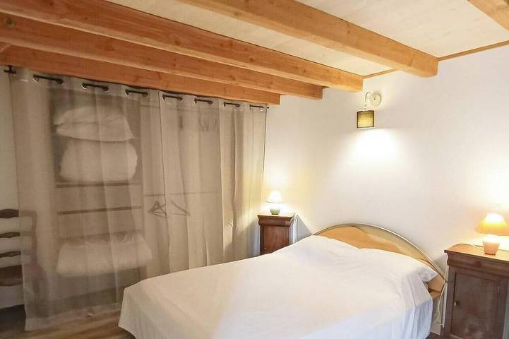 Location de vacances pour 10 personnes, avec jardin à Varaire - 3