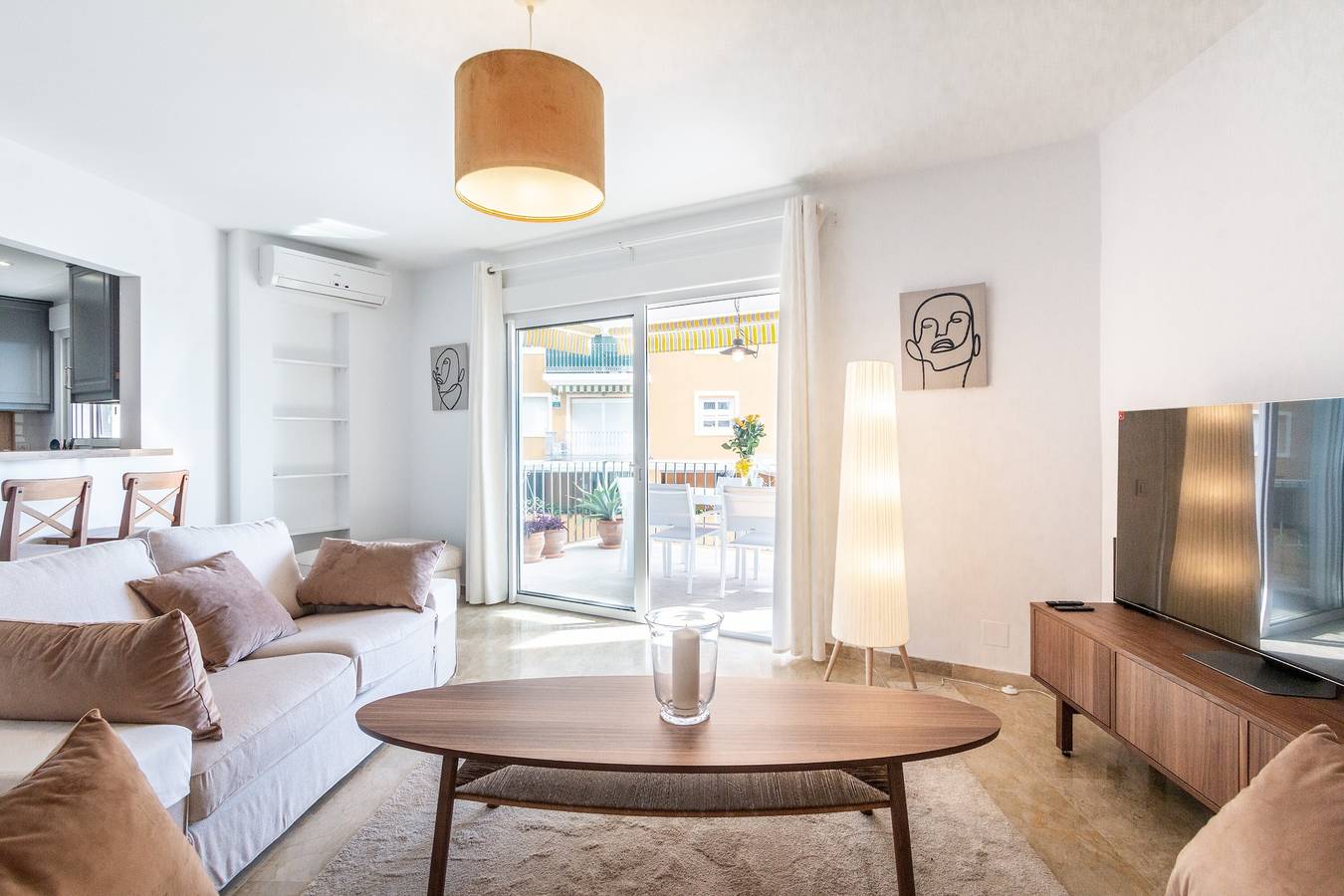 Entire apartment, “Large Marbella Del Mar” Apartment with Sea View, Wi-Fi, and Air Conditioning in Marbella Centre, Marbella