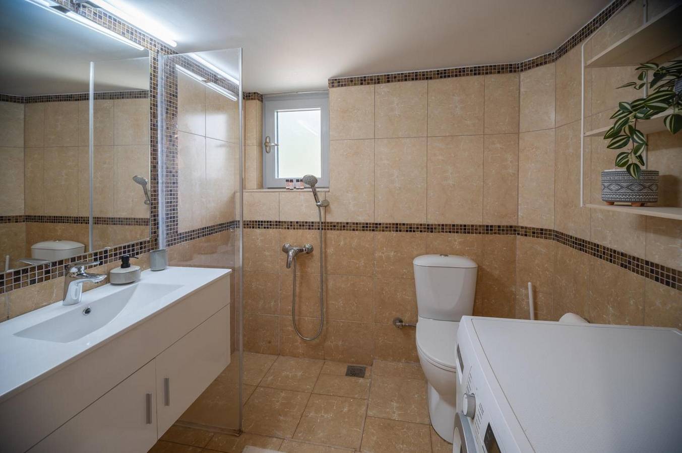 Appartement 'Ruby’s House' met Balkon, Wi-Fi en Airconditioning, foto 12
