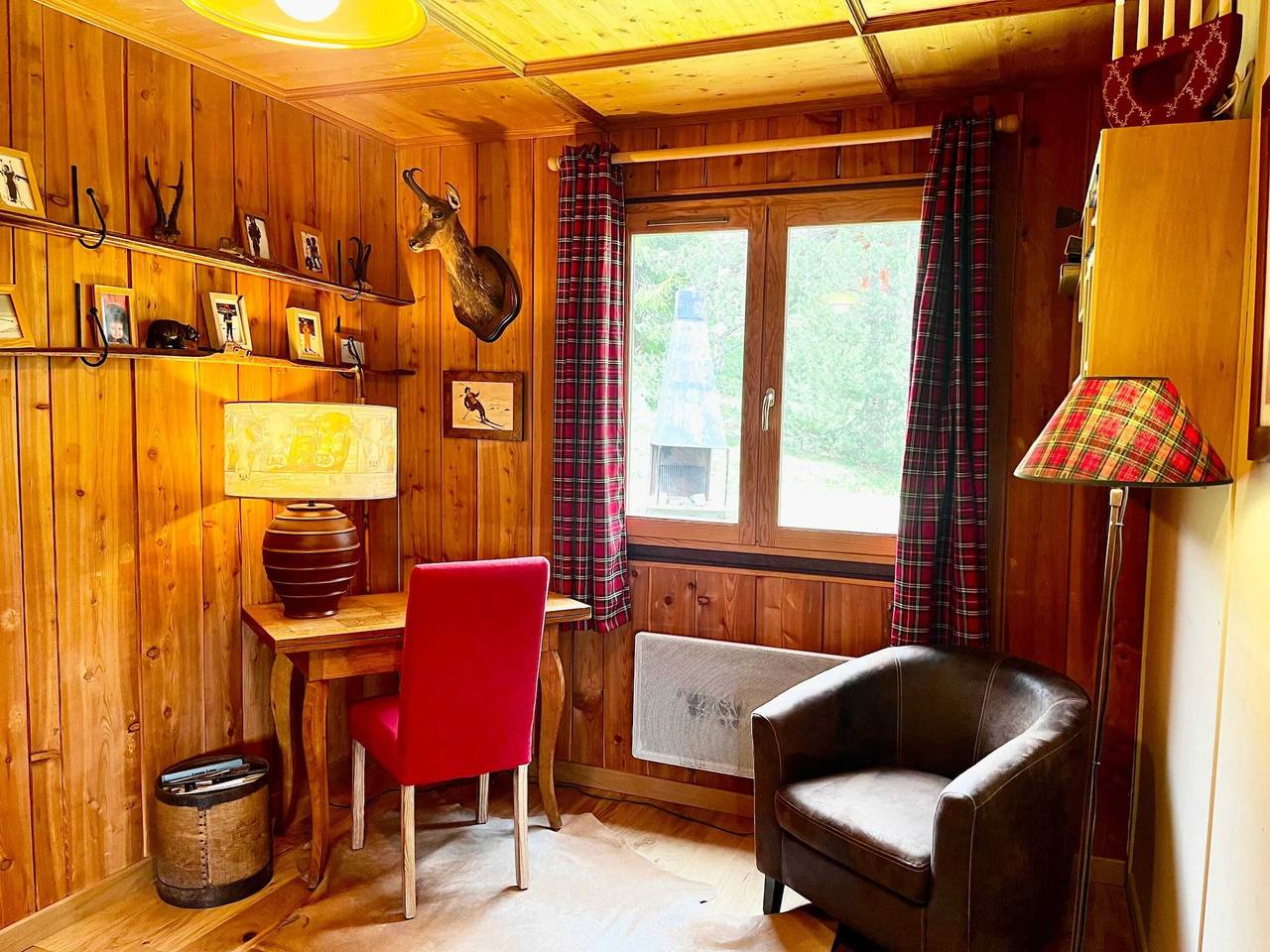 Chalet chaleureux à Ax-les-Thermes avec vue sur la montagne in Pyrénées