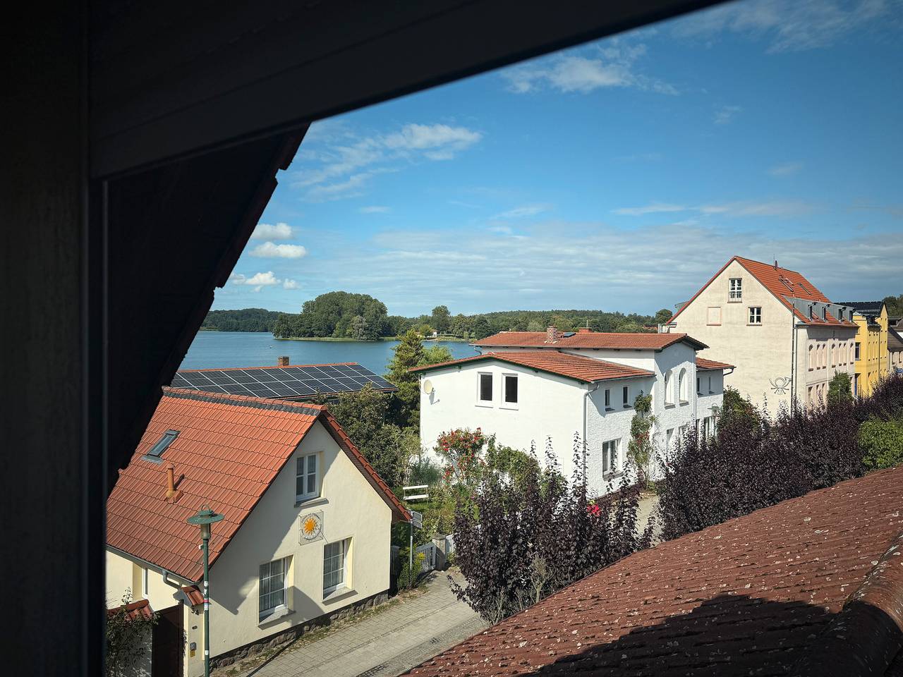 Ganze Wohnung, Große Ferienwohnung mit Seeblick, gemeinsamer Terrasse und Wlan in Feldberger Seenlandschaft, Mecklenburg-Strelitz