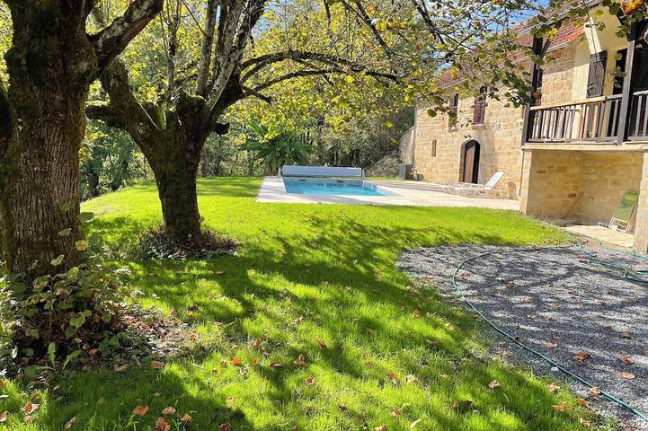 Location de vacances pour 6 personnes, avec jardin à Marcillac-la-Croze