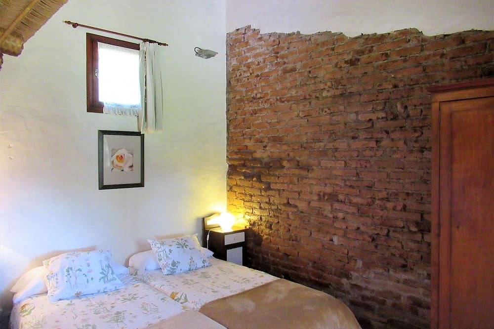 Vivelorural: Alpendre de Ayala, piscina y jardín in Santa Brígida, Gran Canaria Norte