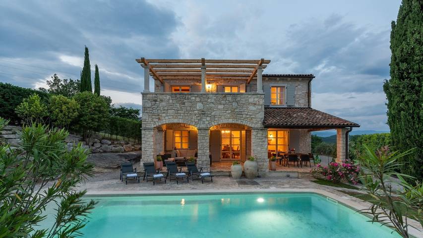 Ferienhaus für 8 Personen, mit Garten und Pool