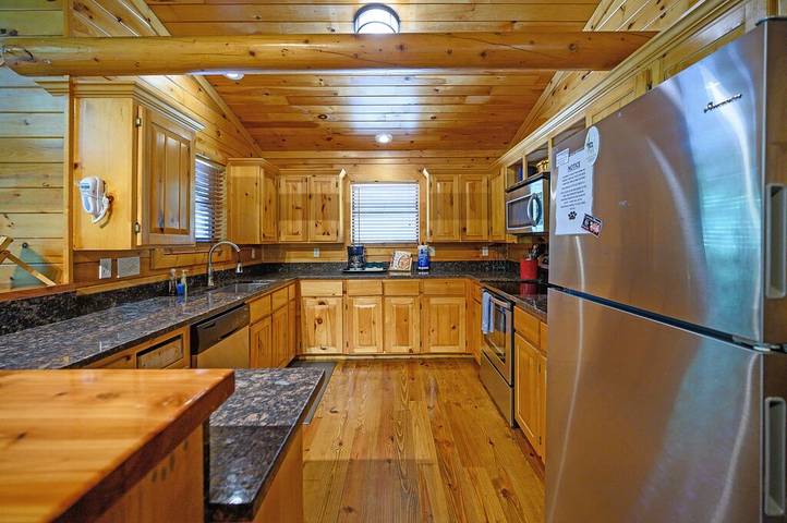 Log cabin for 4 people, with terrace and hot tub in Broken Bow Lake