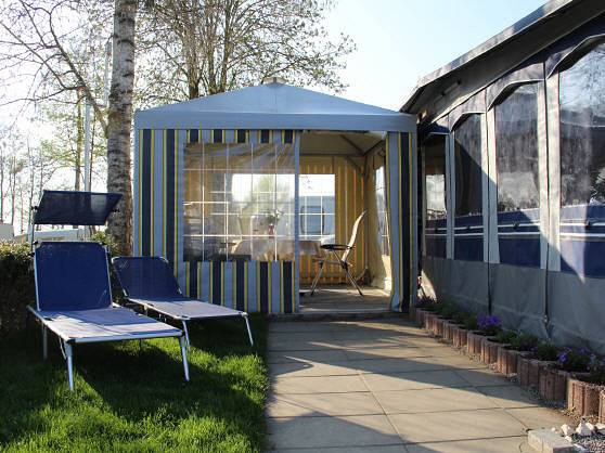 Ganze Ferienwohnung, Mietwohnwagen Campingplatz-Schloss Kirchberg - Dethleffs Lifestyle 510 V in Hagnau am Bodensee, Obersee (Bodensee)