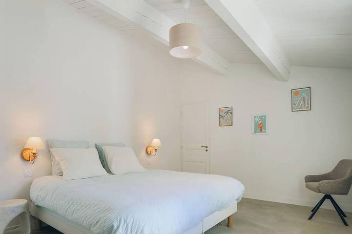 Location de vacances pour 12 personnes, avec jardin et terrasse, animaux acceptés dans Plage de Trousse-Chemise - 3