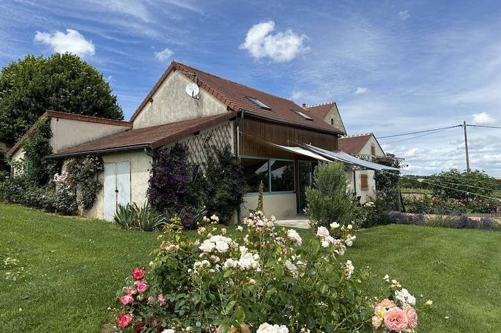 Gîte pour 4 personnes, avec jardin et piscine