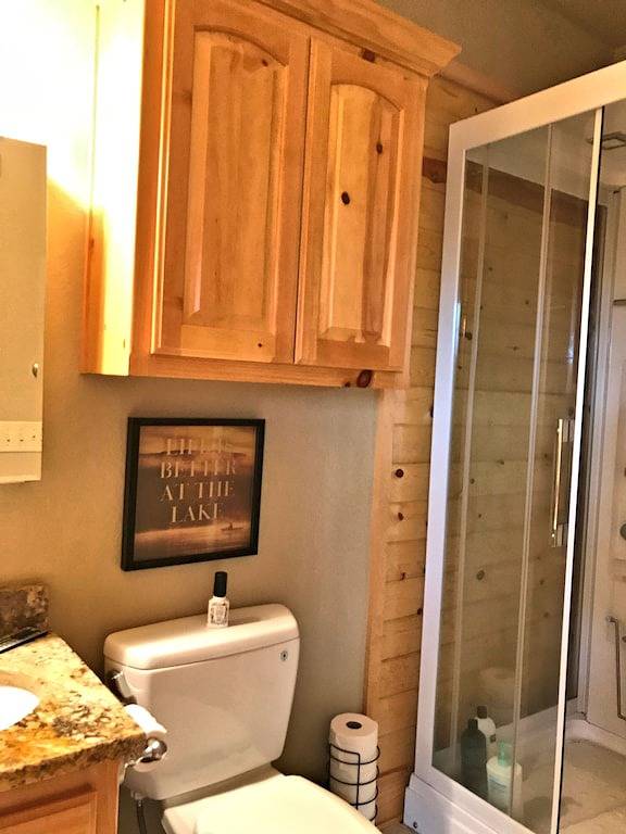 Familienfreundliches Blockhaus mit herrlichem Seeblick von einem riesigen Deck! in Lake Tenkiller