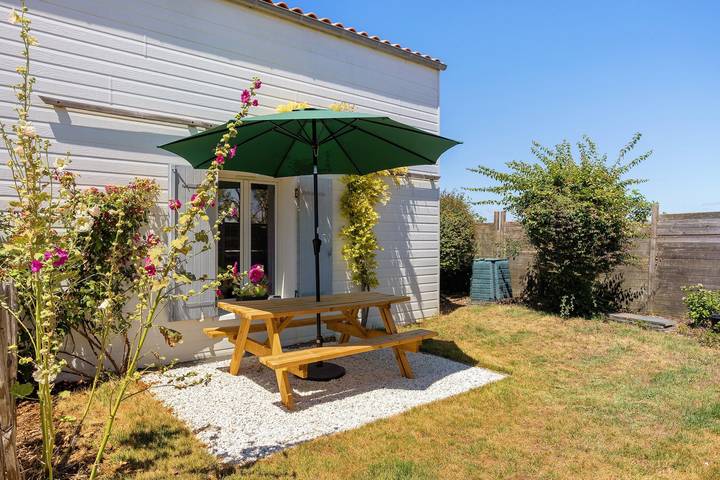 Chambre d'hôtes « Cordouan » avec terrasse privée, jardin commun et Wi-Fi in L'Houmeau, Région de La Rochelle