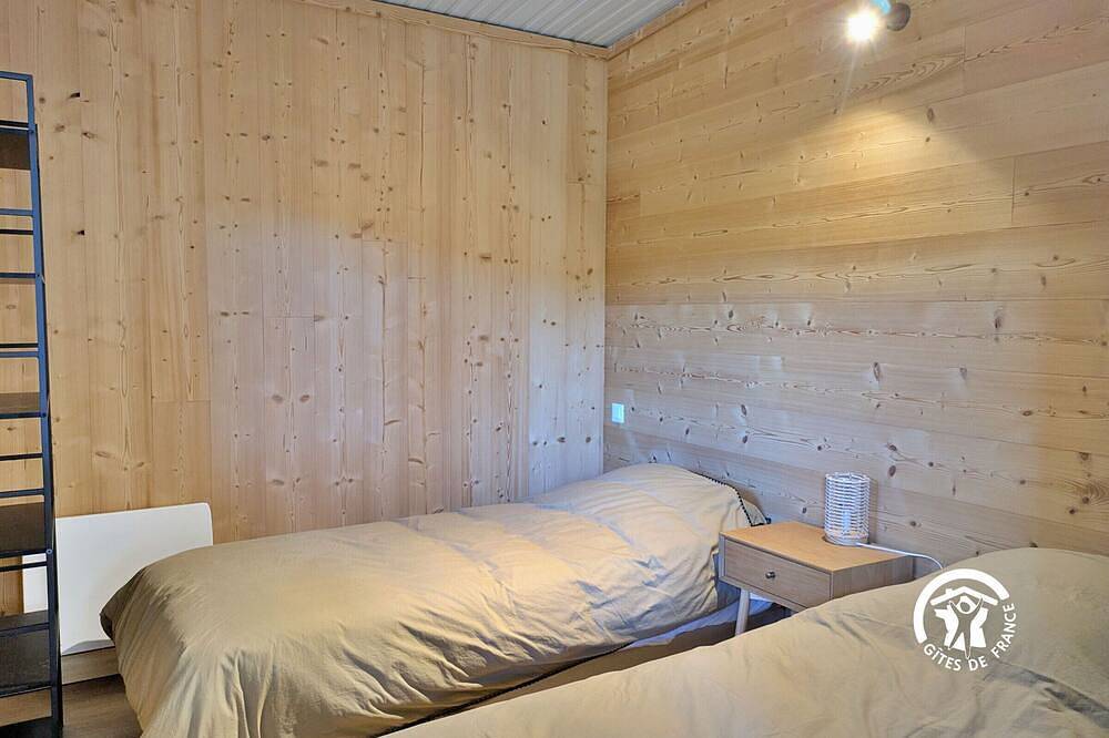 Chalet paisible au Camping de Coupeau pour 4 personnes in Saint-Berthevin, Mayenne