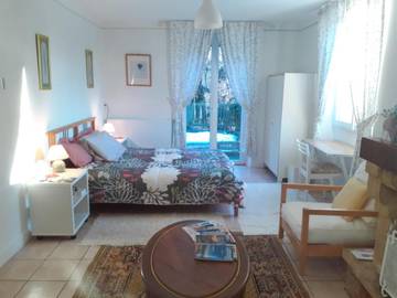 Maison d’hôte pour 2 personnes, avec terrasse ainsi que jardin et vue à Les Martys