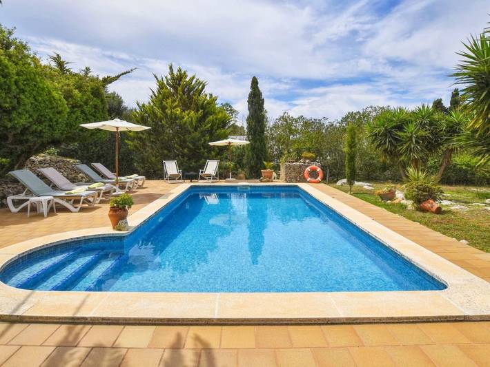 Agriturismo voor 6 personen, with tuin and zwembad as well as balkon op Menorca