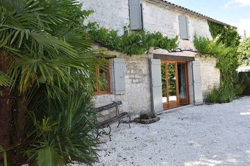Gîte pour 7 personnes, avec jardin et piscine à Crazannes
