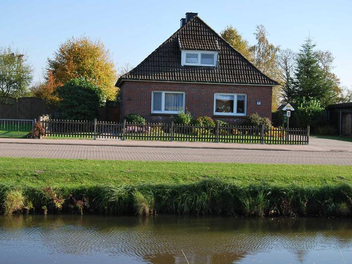 Ferienhaus für 7 Personen, mit Terrasse und Garten in Uplengen