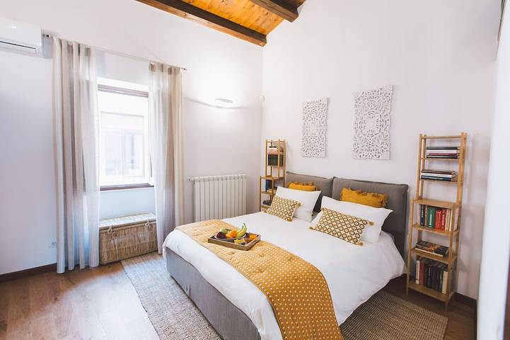 Entire apartment, DuoMo SeaView PlatinHome-Luxurious, renovated, air-conditioned-Sea View-WiFi in Spiaggetta di Cala Rossa, Syracuse
