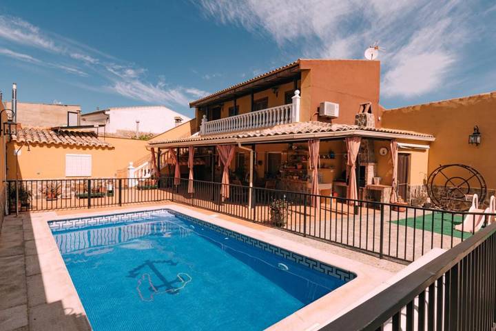 Casa rural para 10 personas, con vistas además de piscina y jardín, Se admiten mascotas en Almonacid de Toledo