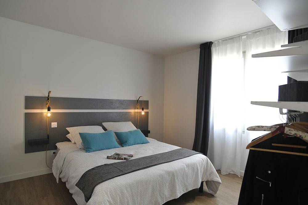 Entire apartment, Apartment - Charm And Comfort - With Terrace In Residence In Quiet Jonzac in Jonzac, Jonzac region