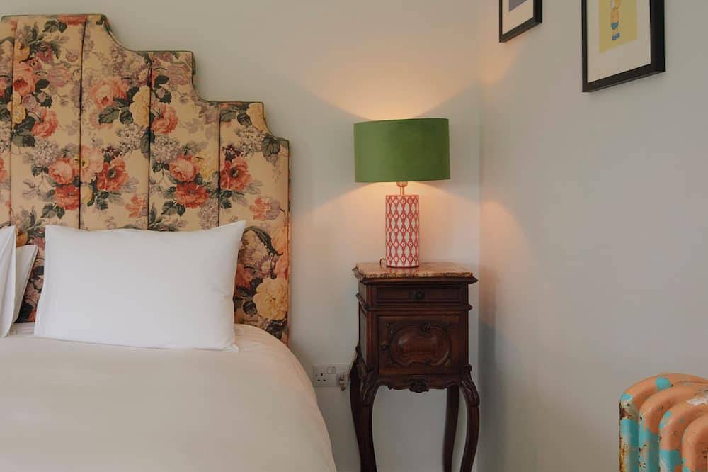Mollys Cabin - Unique Farm Stay in Sutton Bonington, Nottinghamshire
